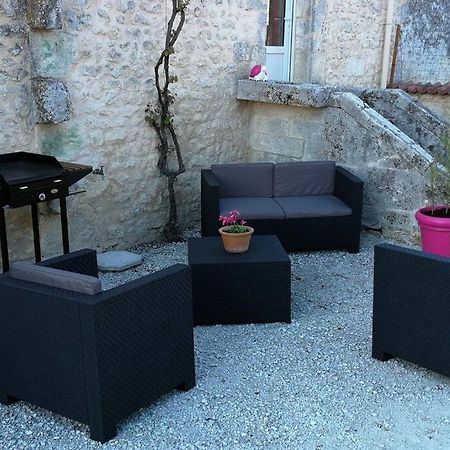 Maison Charentaise A La Campagne Becheresse Экстерьер фото